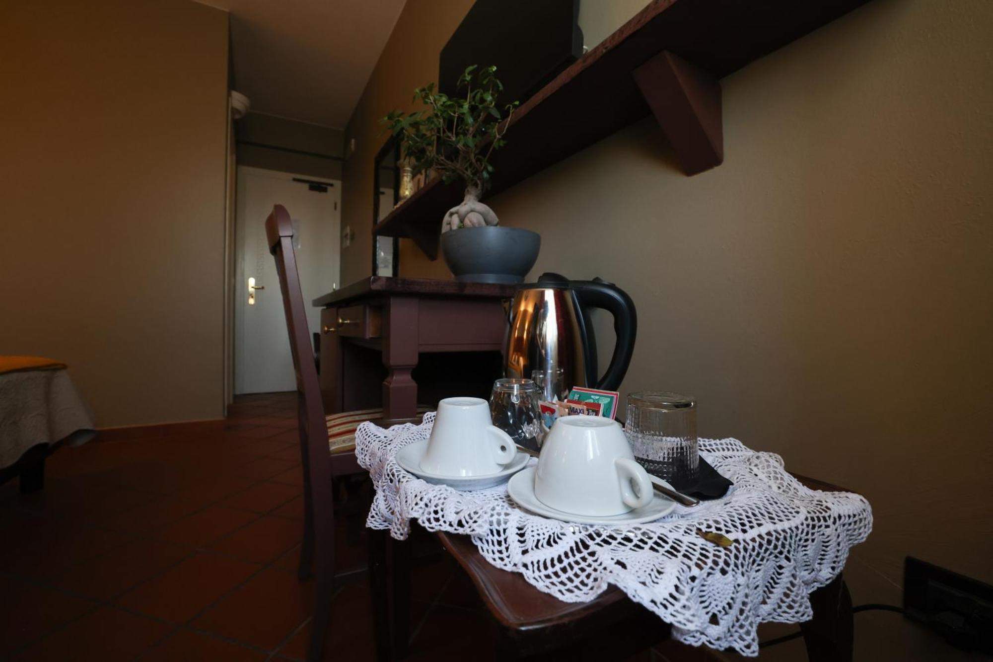 Hotel Florence Manerba del Garda Szoba fotó