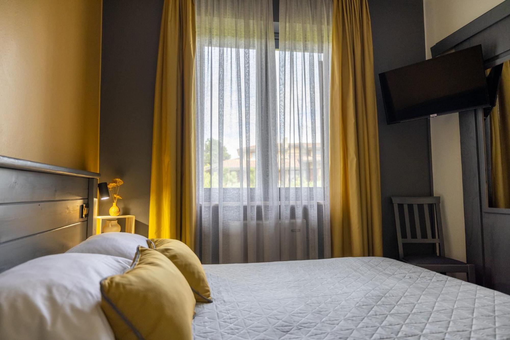 Hotel Florence Manerba del Garda Kültér fotó