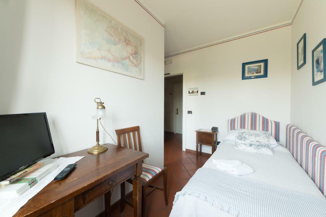 Hotel Florence Manerba del Garda Kültér fotó